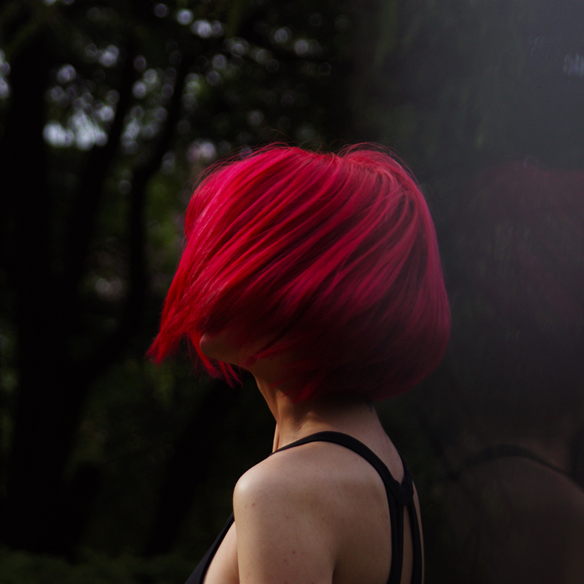 Rote Kurzhaarfrisur