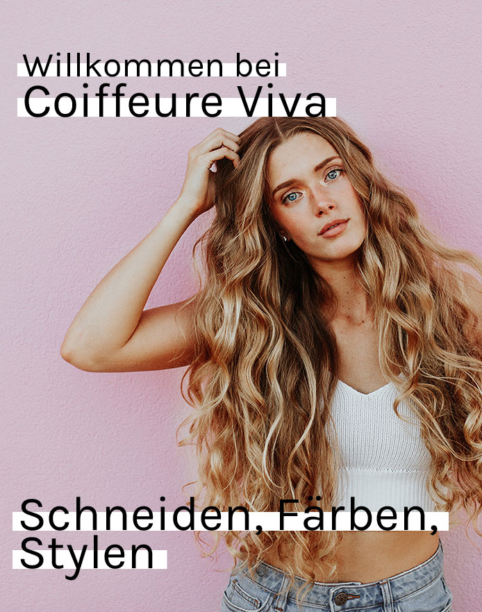 Schöne Frau mit lange, blonde Locken und Überschrift Schneiden, Färben, Stylen